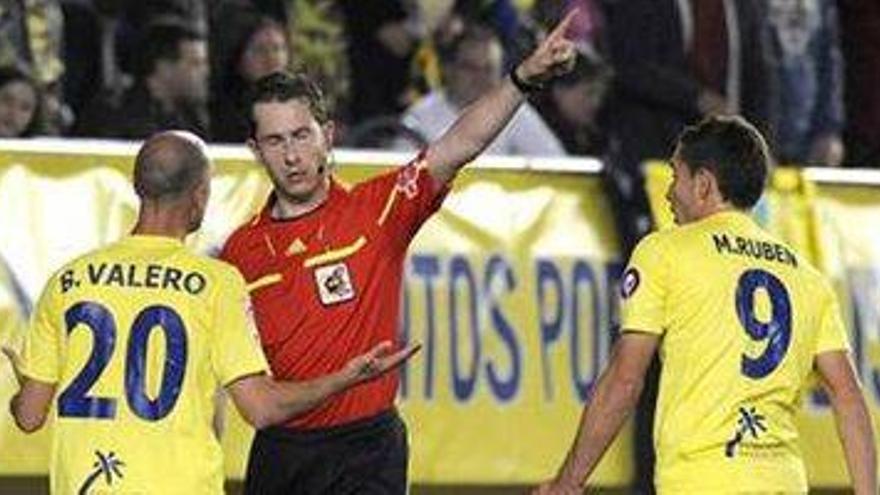 Al Villarreal le roban dos puntos en El Madrigal