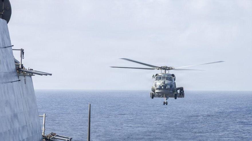 EEUU ataca un barco que intentaba romper el bloqueo de Washington a Irán cerca del estrecho de Ormuz