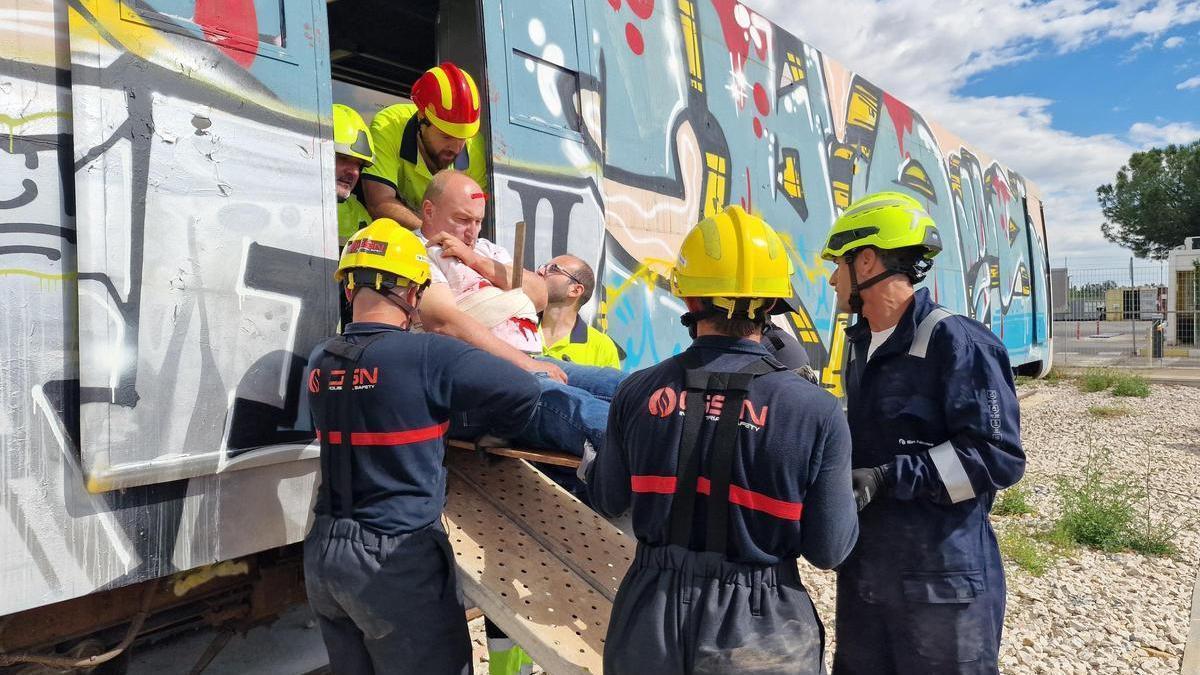 Un simulacro de accidente ferroviario pone a prueba a estudiantes de la UCAM en Murcia