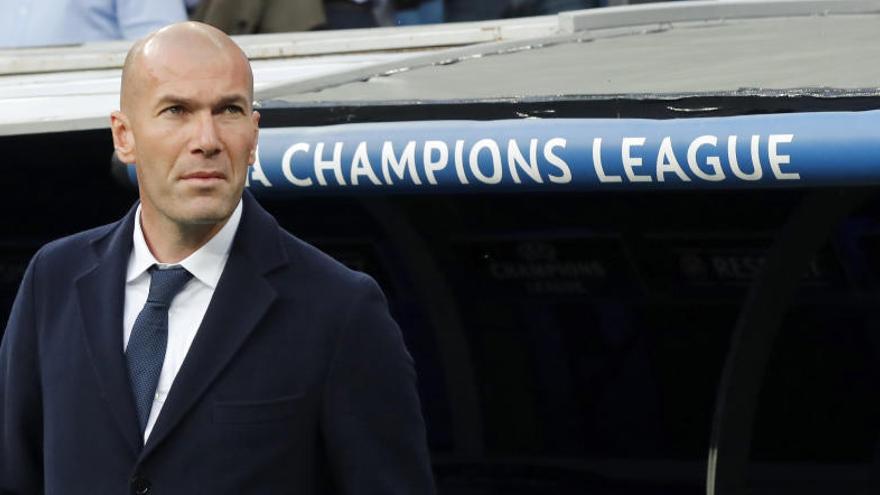 Zidane, en el banquillo del Real Madrid.