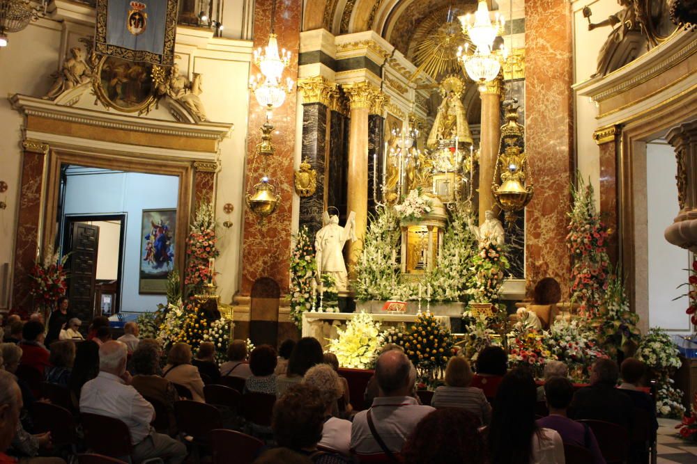 Homenaje de los Floristas a la Virgen de los Desamparados