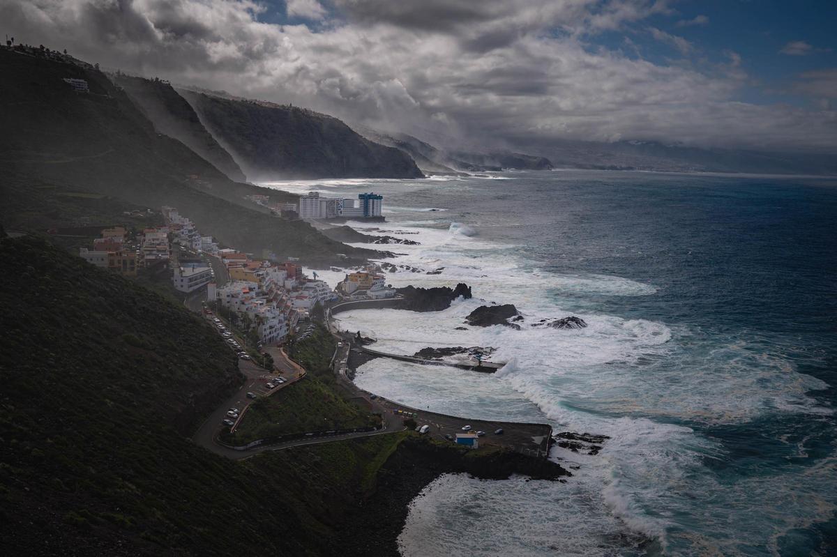 Fuerte oleaje en la costa de Tacoronte