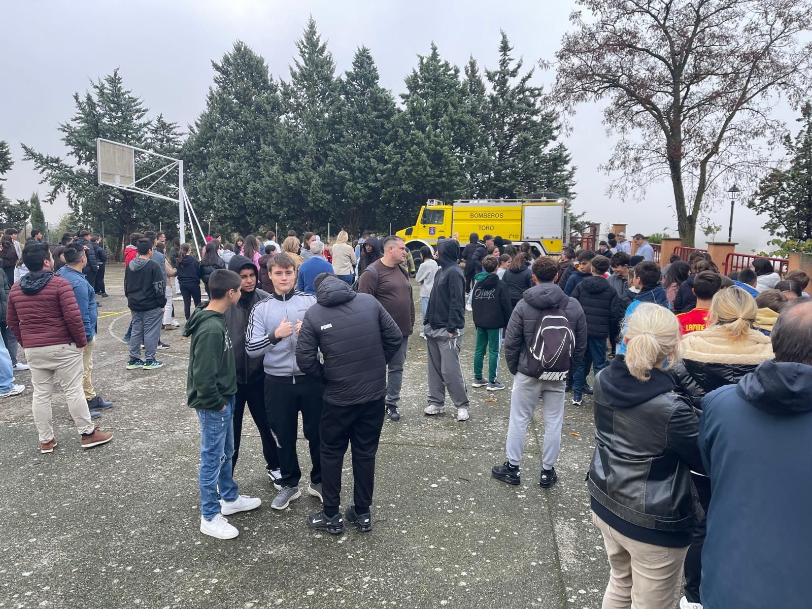 GALERÍA | El simulacro de incendio en el IES González Allende de Toro, en imágenes