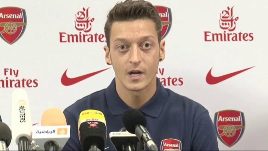 Ozil se niega a rebajarse el sueldo