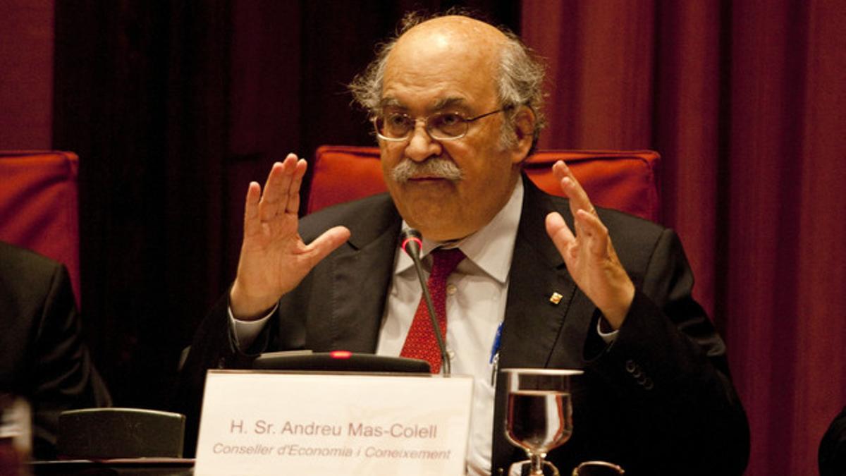 El 'conseller' de Economia, Andreu Mas-Colell, durante su comparecencia ante la comisión de Economía en el Parlament, este martes.