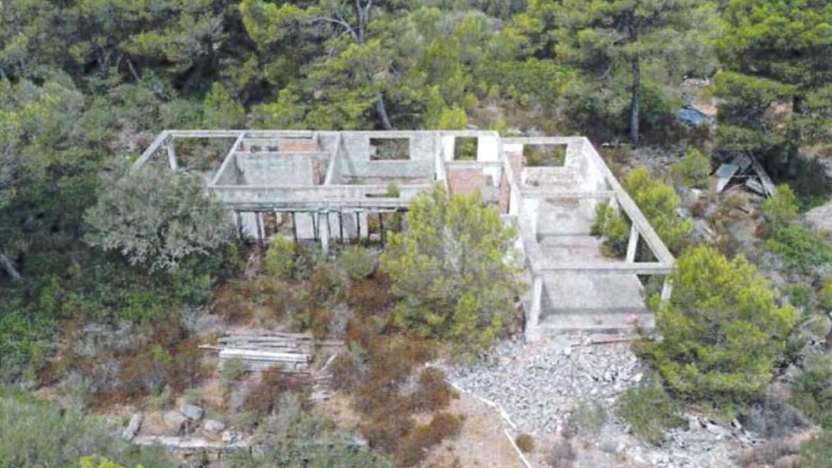 Imagen de la vivienda en obras que se levantaba en suelo rústico de máxima protección.