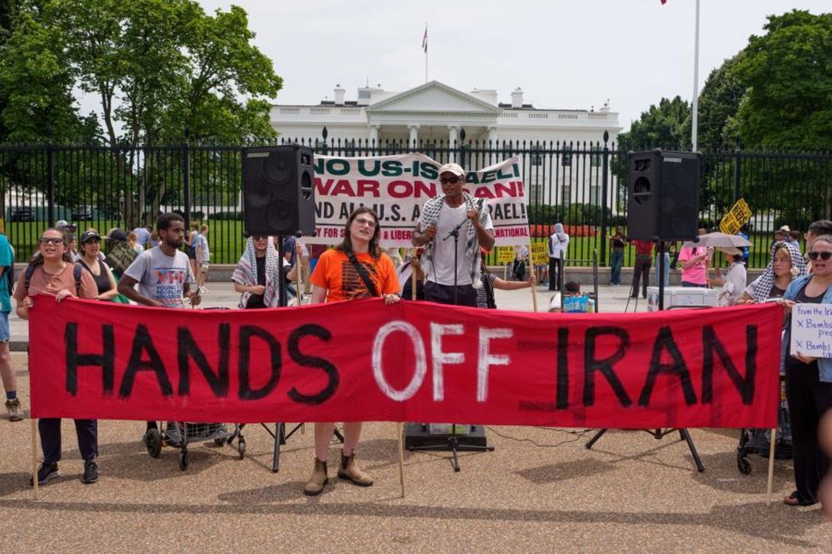Protestas contra la guerra en Irán frente a la Casa Blanca