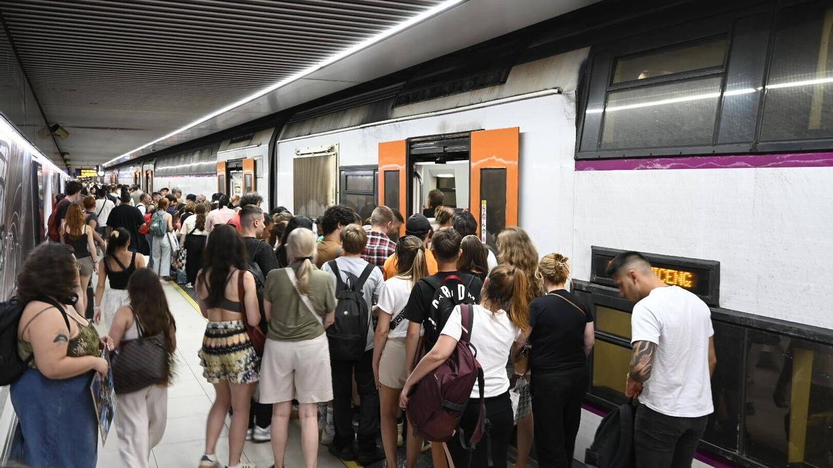 Barcelona 06.06.2025. Barcelona . Estación de Rodalies de paseo de Gracia.Fotografía de Jordi Cotrina