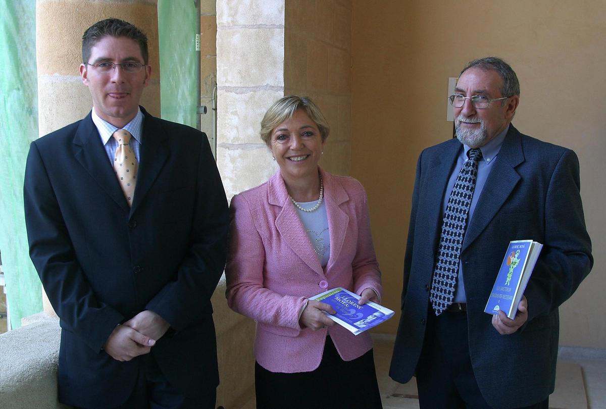 Guillem Ginard y Dolça Mulet en la presentación de una exposición (2004)