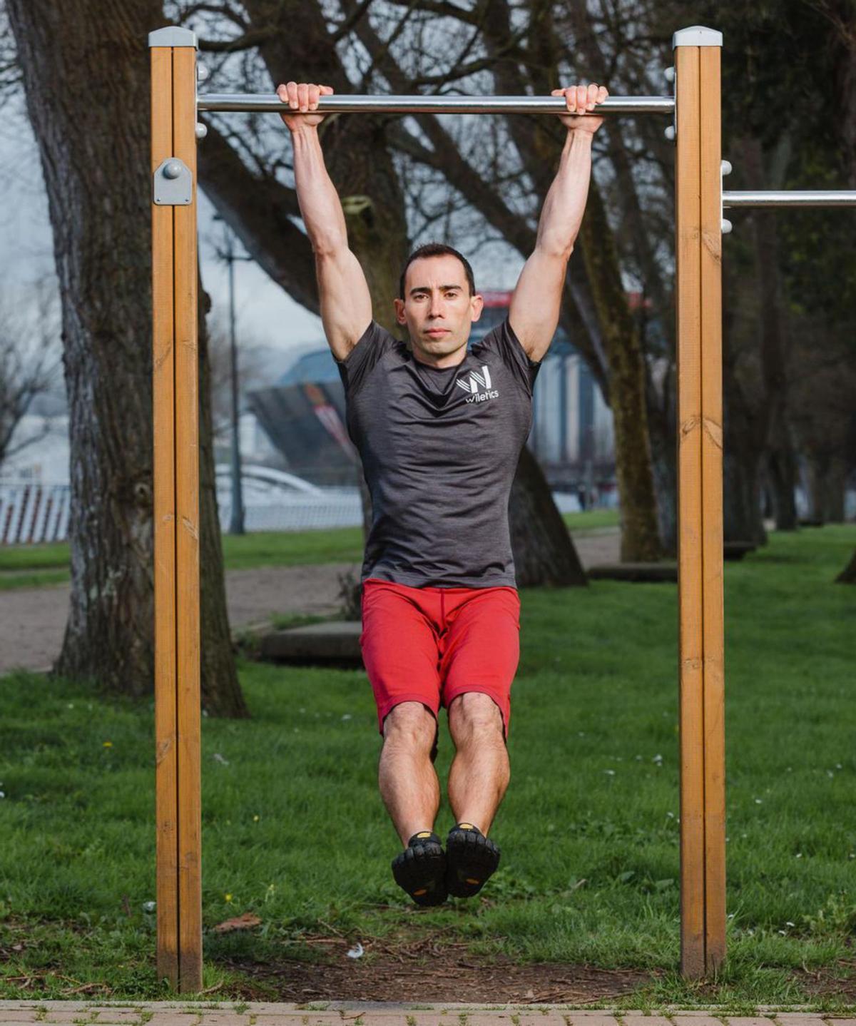 Marcos Vázquez, creador del popular blog Fitnes Revolucionari: "Per aprimar-se la clau és el dèficit calòric, proteïnes i entrenar força"