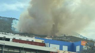 El incendio de Santa Úrsula y La Orotava afecta a 30 hectáreas y mantiene a 2.600 evacuados