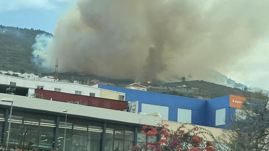 2.400 evacuados por la reactivación en Santa Úrsula del incendio de Tenerife