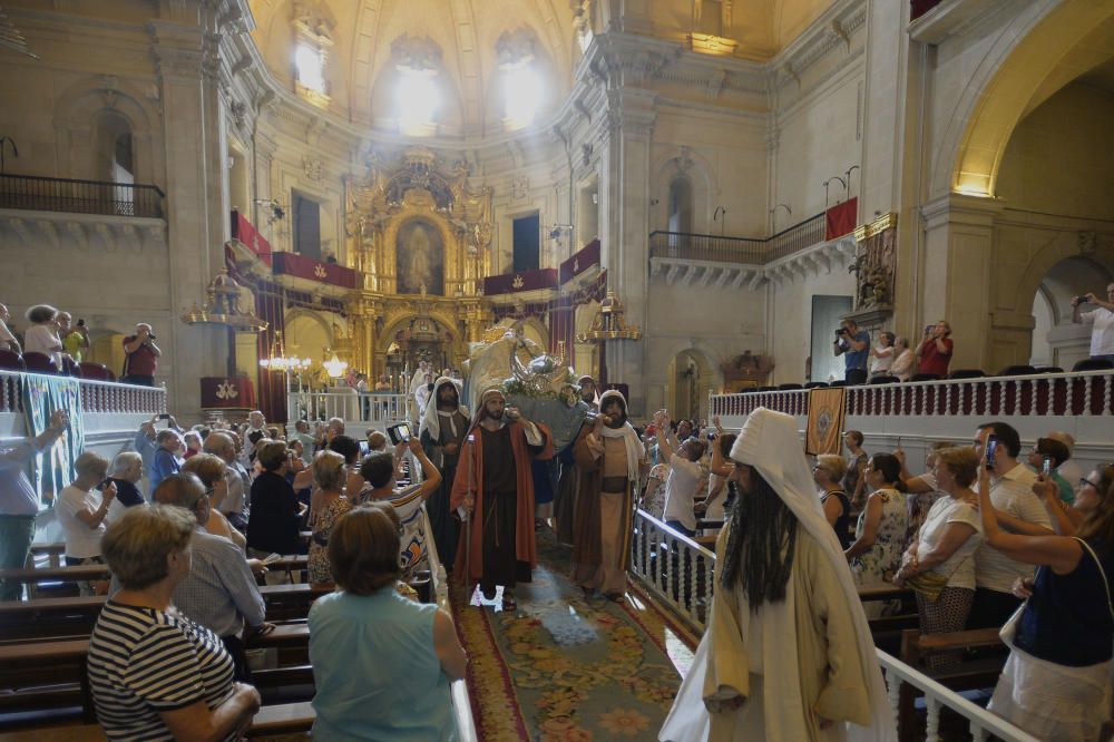 Procesión del entierro de la Virgen en Elche