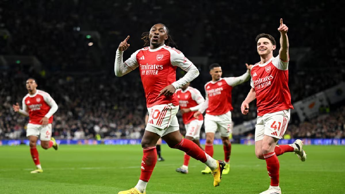 El Arsenal golea al Tottenham y continúa afianzándose en la cúspide de la Premier League