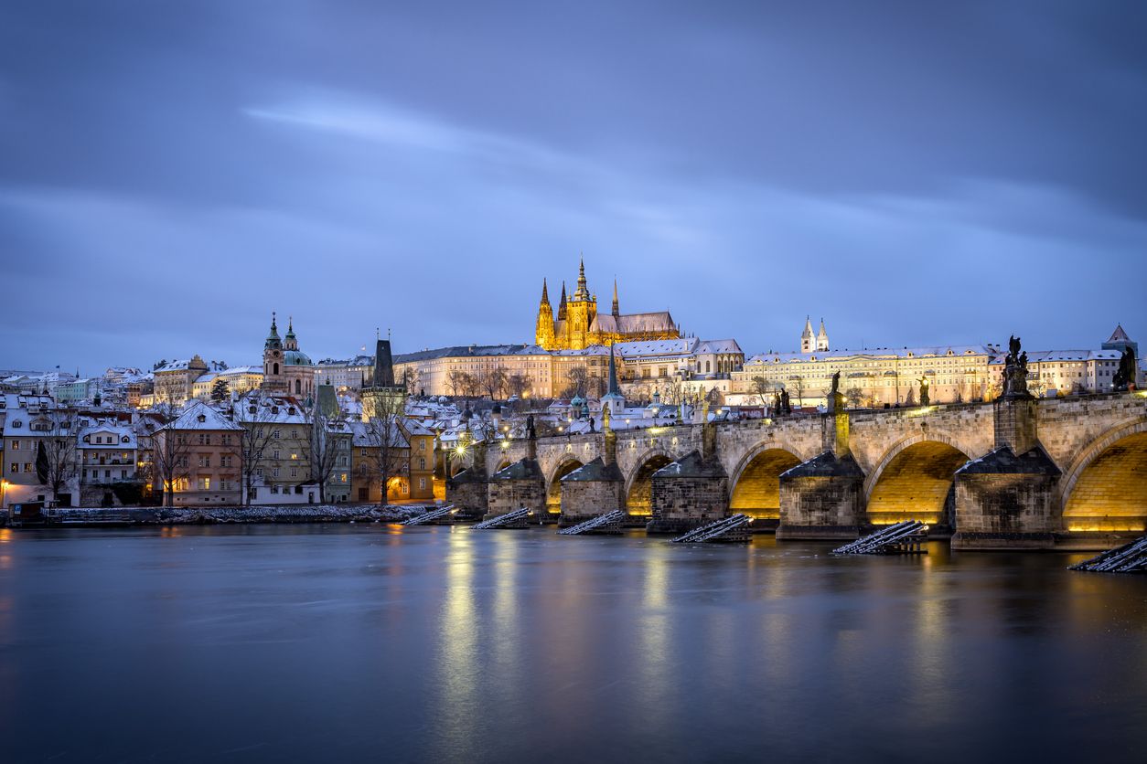 Praga alberga uno de los puentes más románticos y fotografiados del mundo.