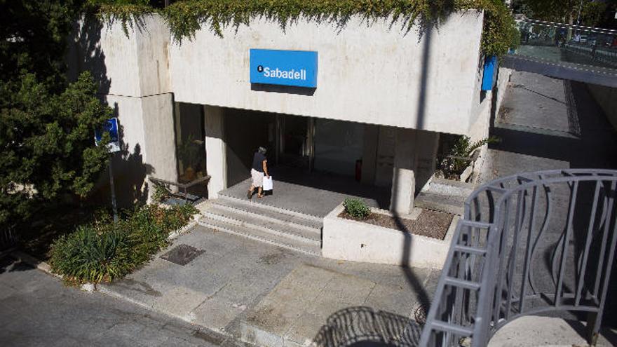 El Sabadell muda su sede a Alicante para blindarse de una secesión