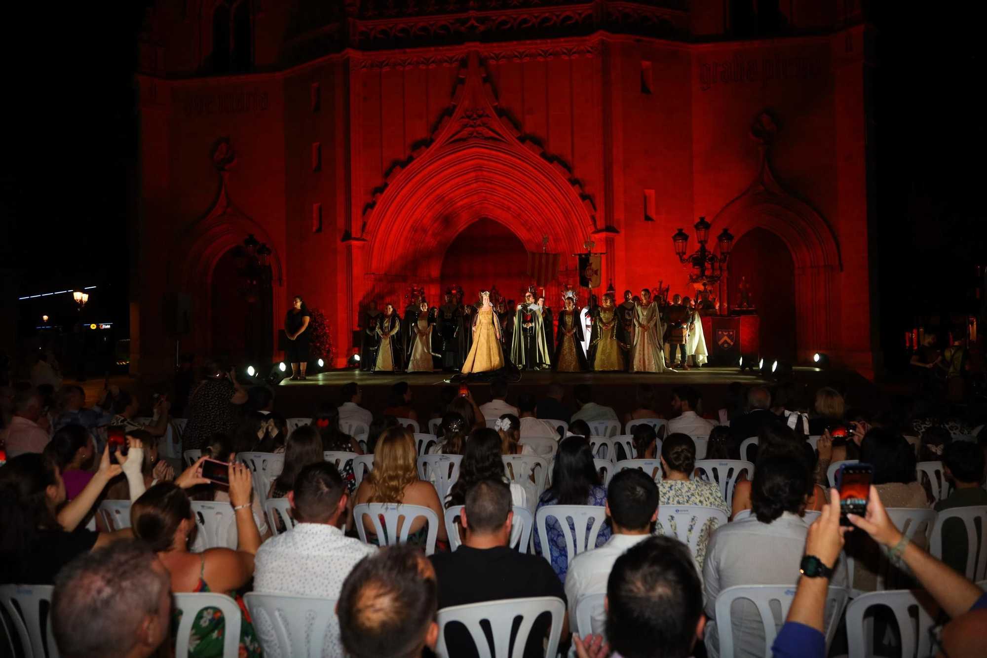 Jaume I ‘refunda’ la ciudad en un espectáculo de tradición