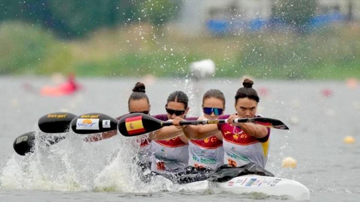 Bárbara Pardo se cuelga la medalla de plata en el Mundial de piragüismo