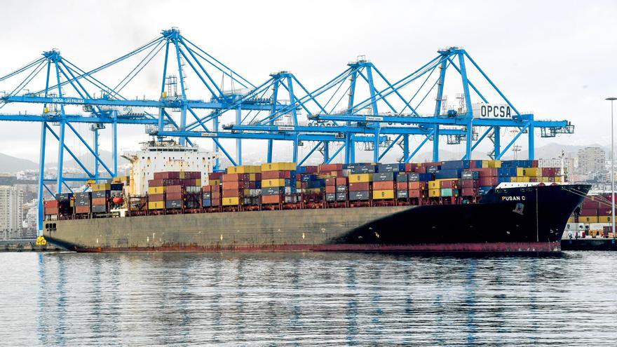El Puerto de Las Palmas maniobra para atender a los  metaneros de Qatar que huyen de Suez