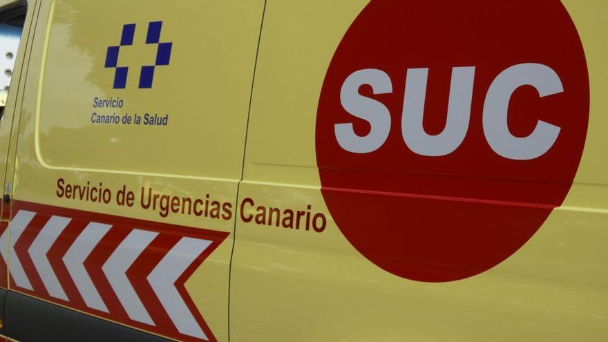 Un herido leve en una colisión entre un coche y una guagua en el Cruce de Sardina