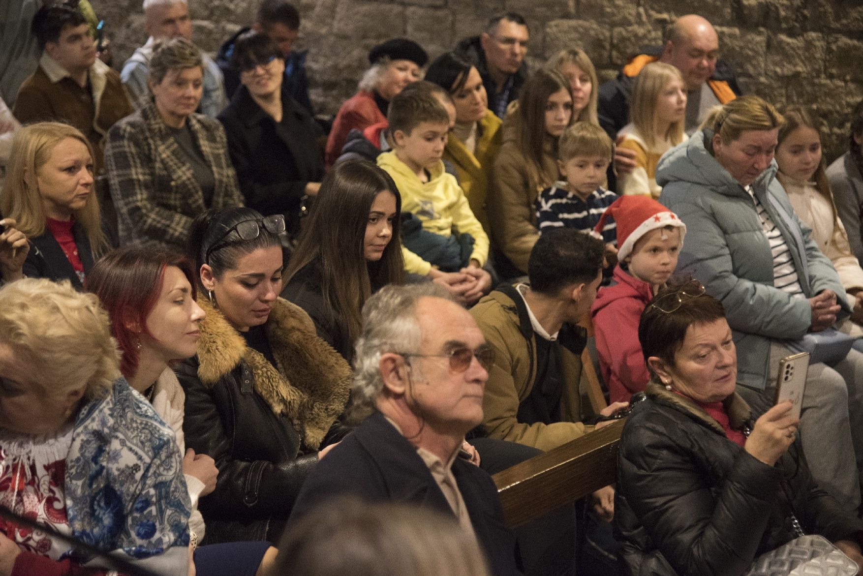 Les imatges de la celebració de centenars d'ucraïnesos al convent de Santa Clara