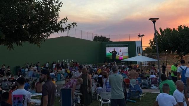 Gran ambiente en Épila para presenciar el encuentro.