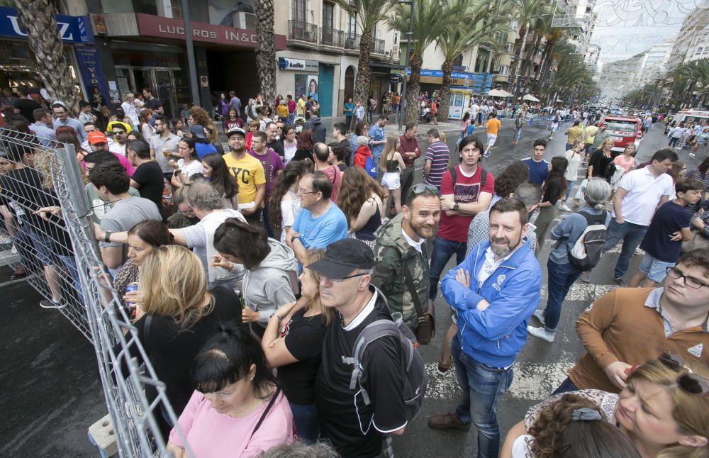 Primera mascletá de las Hogueras del 90 aniversario.