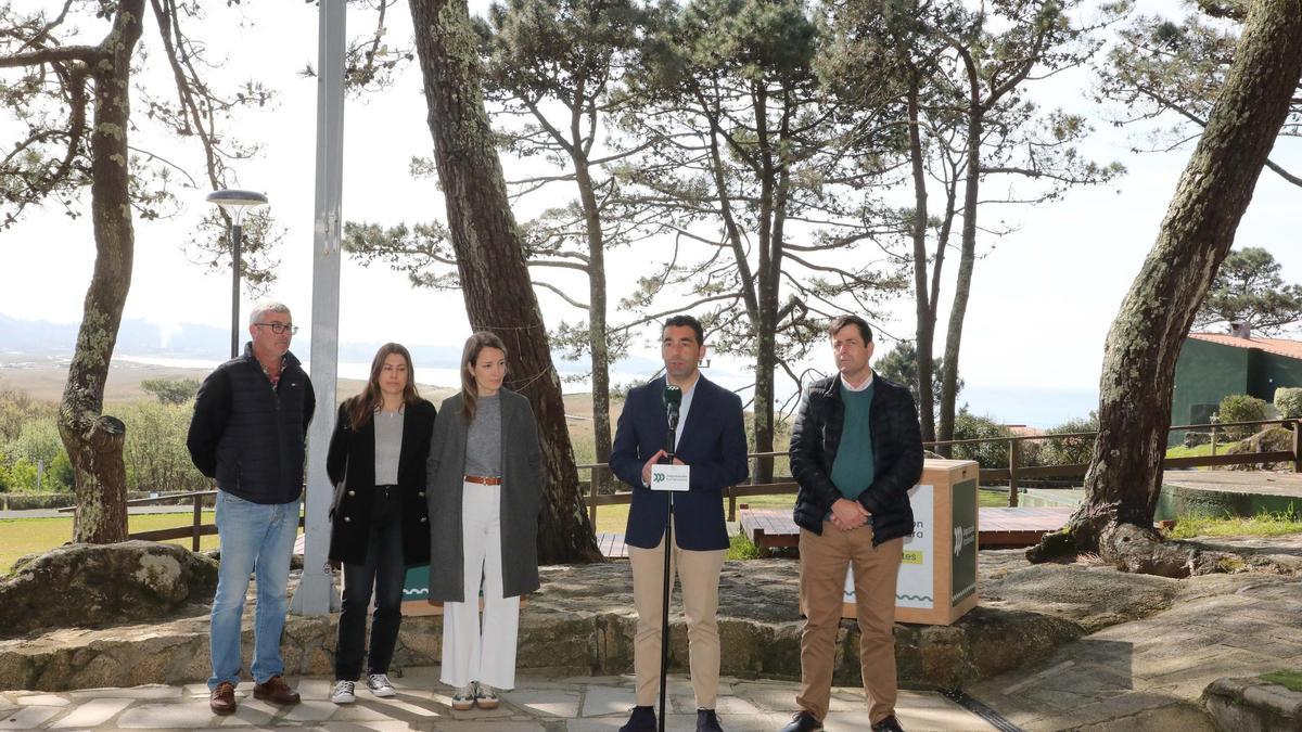 Luis López presentó esta mañana la inversión prevista en el centro vacacional de A Lanzada.