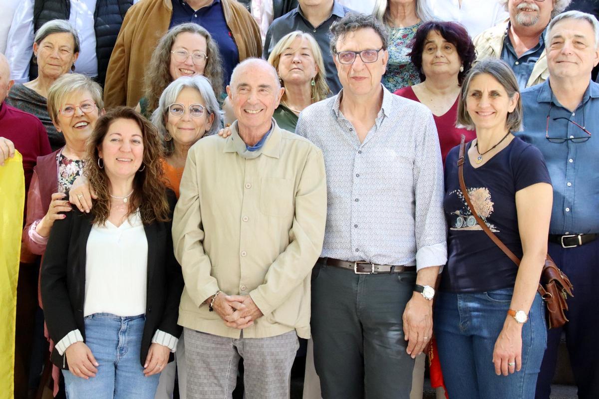 Josep Vila, nou president de l'ANC, al costat de Lluís Llach, que passa a ser vicepresident, Ariadna Herranz, elegida secretària, i Blanca Currià, nova tresorera