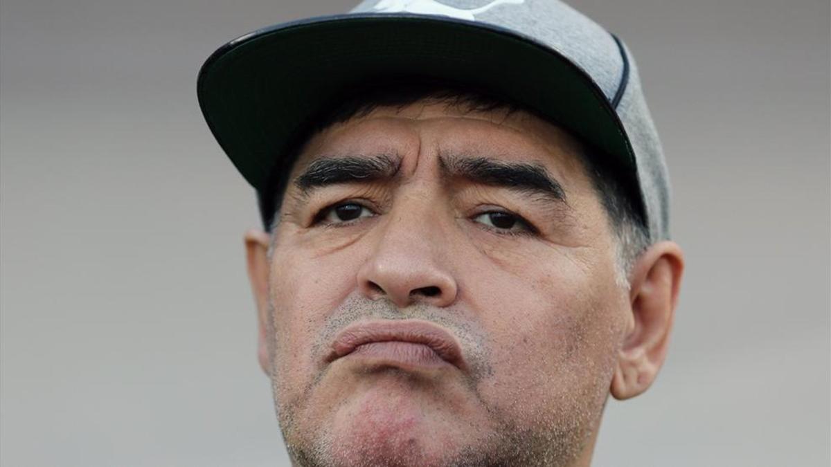 Un decepcionado Maradona dejó su equipo tras fallar el ascenso directo