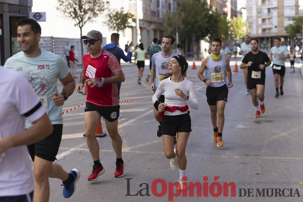 Carrera '10K Assota por ti' en Caravaca (salida y giro primera vuelta)