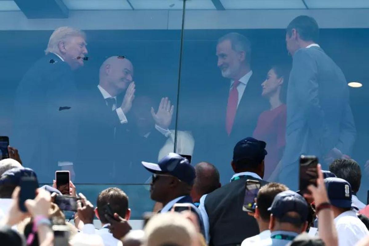 Donald Trump, Gianni Infantino, Pedro Sánchez y los reyes de España en el palco antes de la final del Mundial 2026