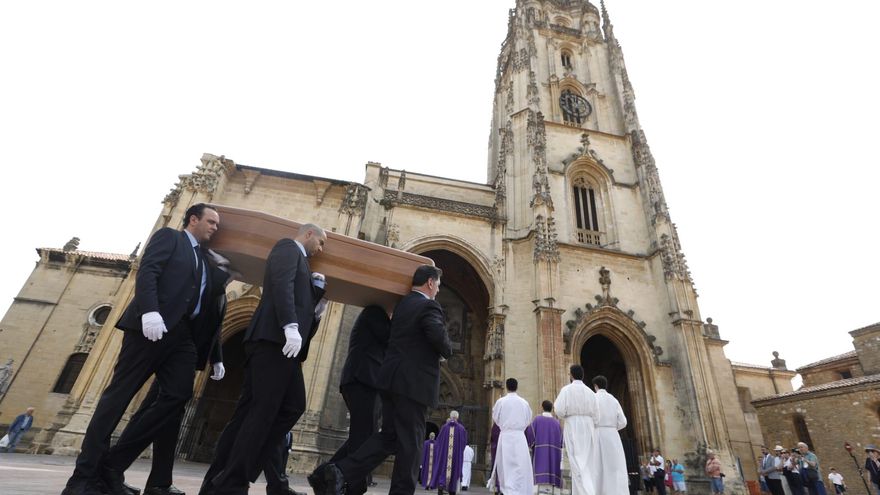 Emotiva despedida de Gabino Díaz Merchán en la Catedral de Oviedo