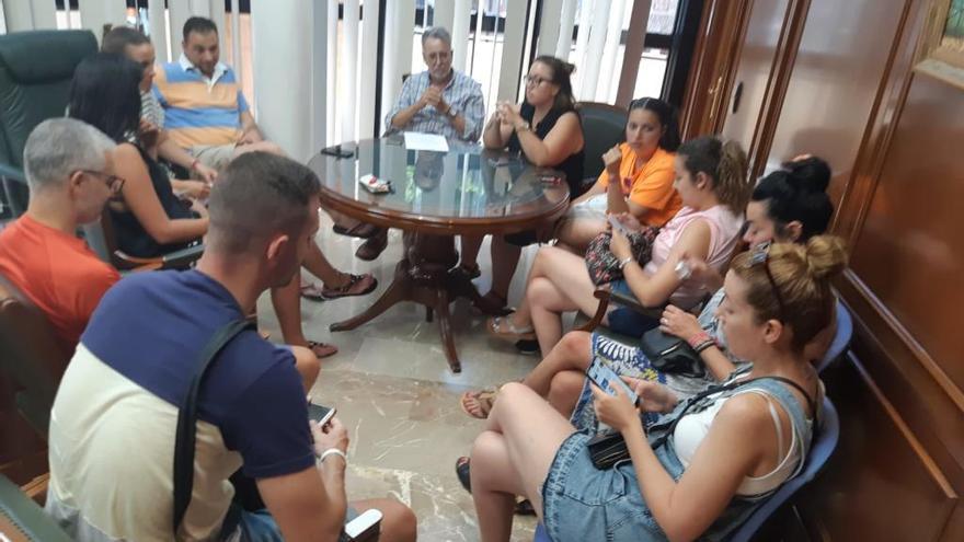 Reunión del alcalde con los festeros.