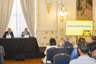 Ciclo 'Democracia y totalitarismo' en el Salón Dorado del Gabinete Literario