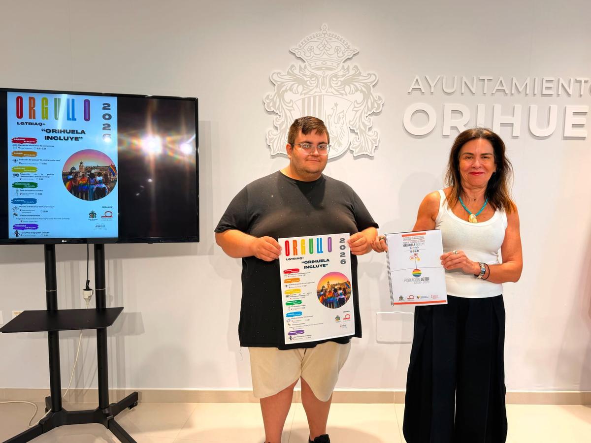 Antonio Bravo, portavoz de Atrévete Orihuela, y la concejala Agustina Rodríguez, en la presentación de la programación