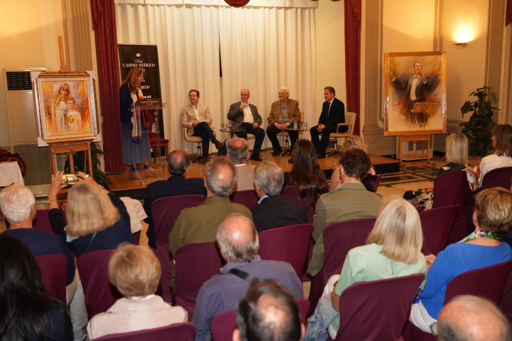 El pintor Forner entrega su retrato al maestro Tebar en el Casino Antiguo de Castelló