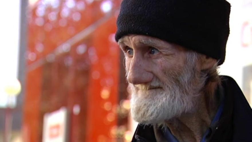 Ofrecen una vivienda a un hombre de 71 años que mendigaba en la calles desde hace 15