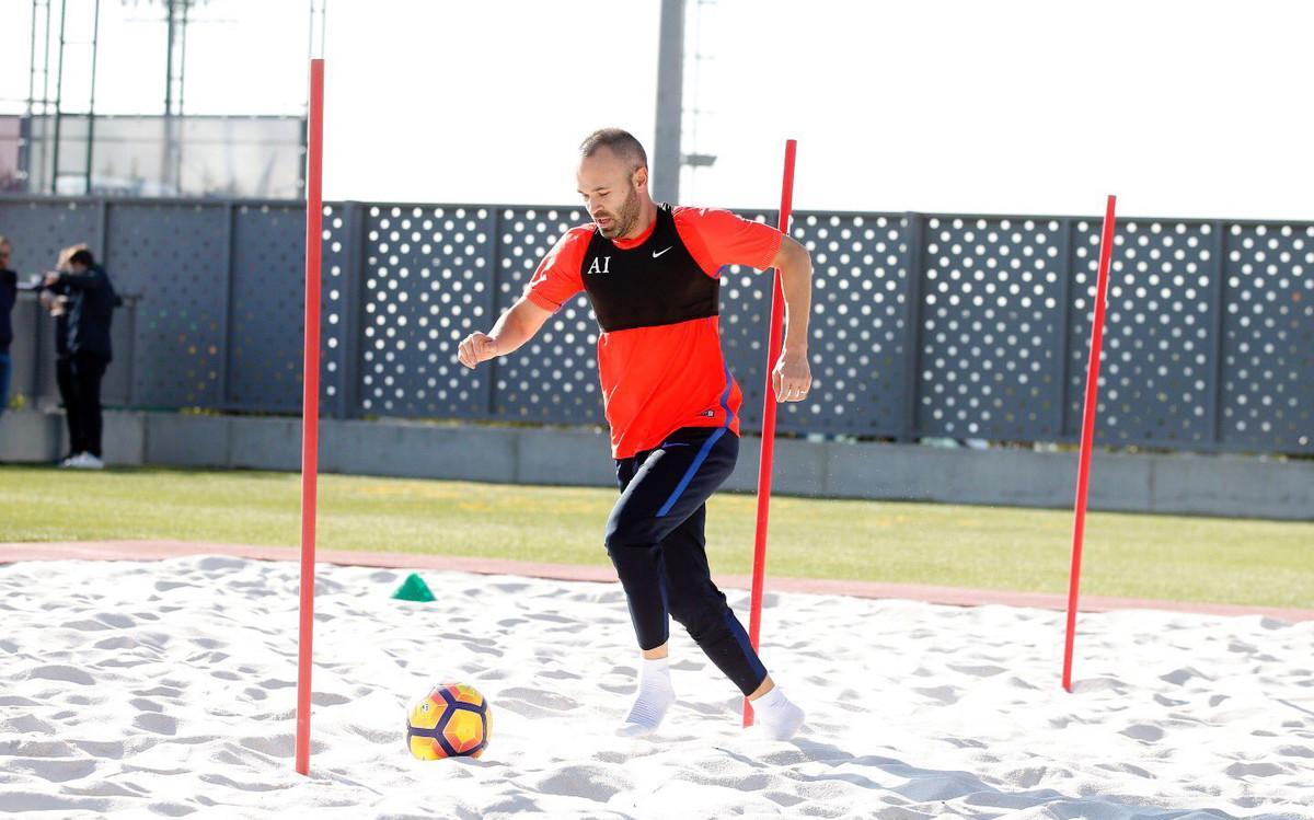 Iniesta continúa con su proceso de recuperación de su lesión de rodilla