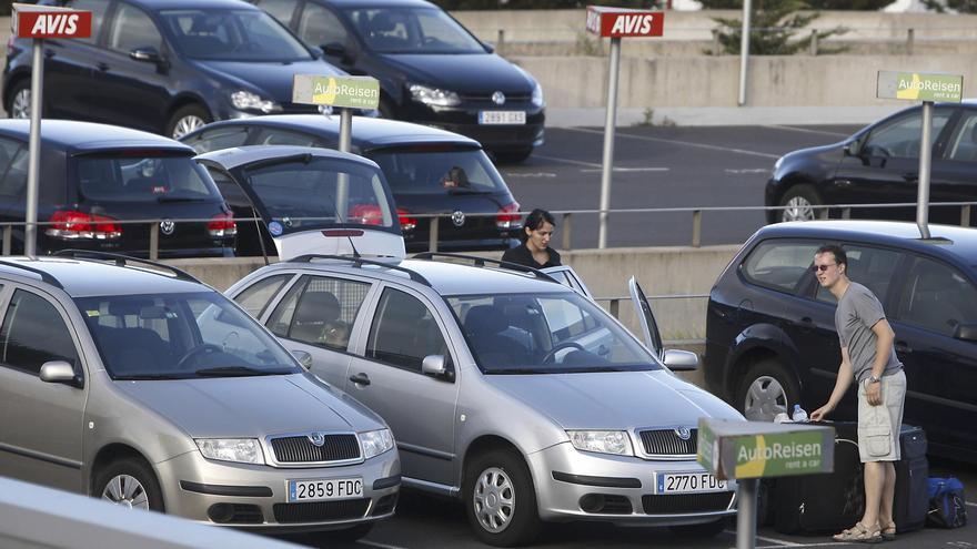 El sector de los coches de alquiler afianza su recuperación en Canarias con un 85% de reservas para agosto