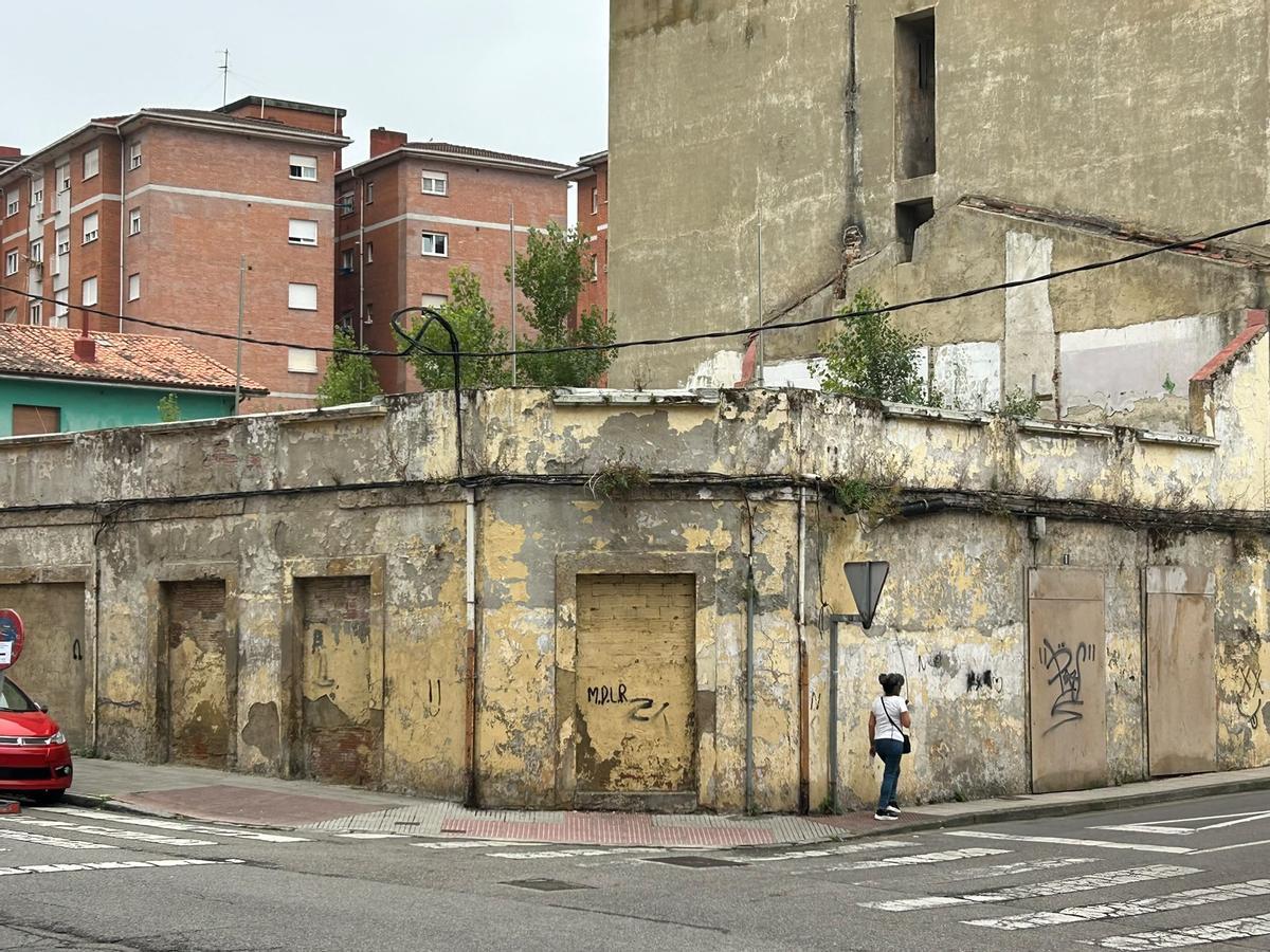 Uno de los edificios de Estebanina que los vecinos reclaman que se derribe.