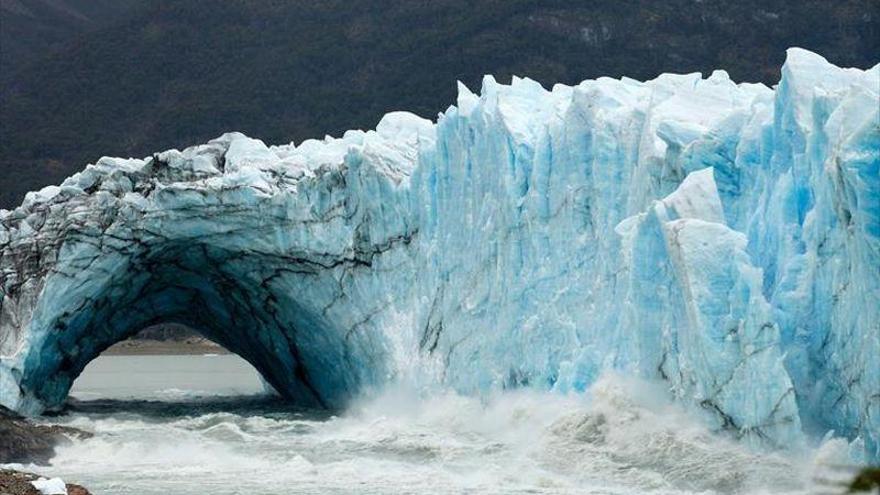 El puente del Perito Moreno cae por sexta vez en el siglo