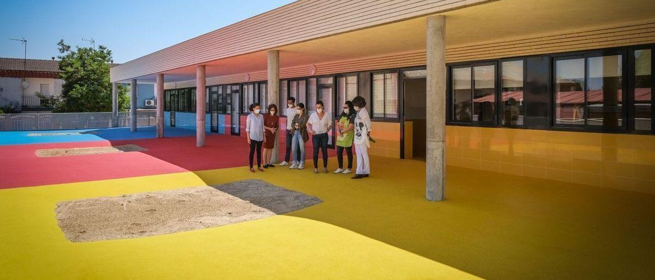 Aulario exterior del colegio Cerro de Reyes de Badajoz, centro de atención preferente.