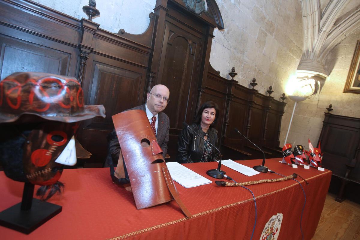 Pilar Panero con el vicerrector de Investigación, Enrique Baeyens, en la reuión con los socios de Mask en la Universidad de Valladolid