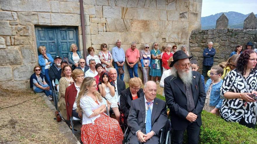 O Hío homenajea a que fue su cura Alfonso Fernández