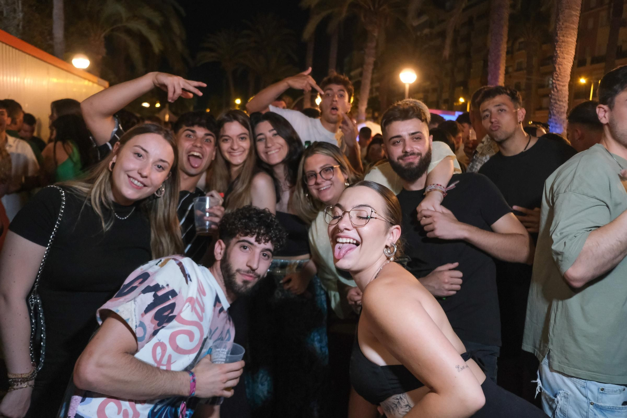 Galería de fotos: así es salir de fiestas en Hogueras de Alicante