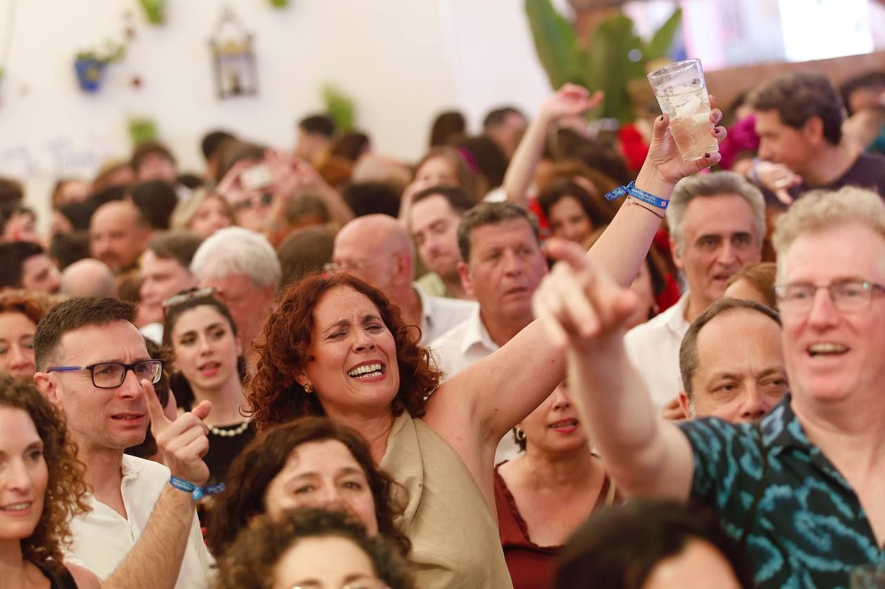El tardeo se impone en las casetas de la Feria de Córdoba para disfrute de propios y extraños