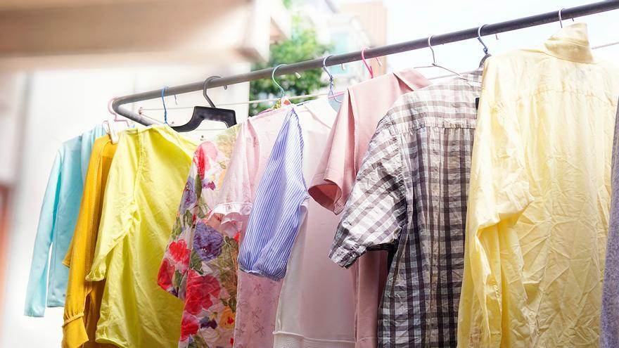 Cómo tender la ropa en pisos pequeños: los mejores trucos para casas mini