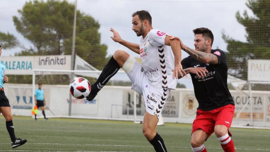 El delantero Jaume Vidal, autor del primer gol de los peñistas.