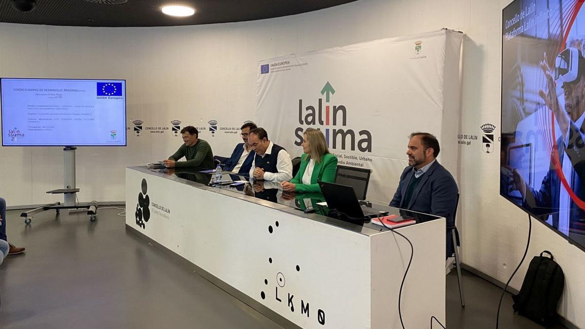 César Reboredo, Francisco Vallejo, José Crespo, Paz Pérez y Severino Castromán, ayer, en el Concello.